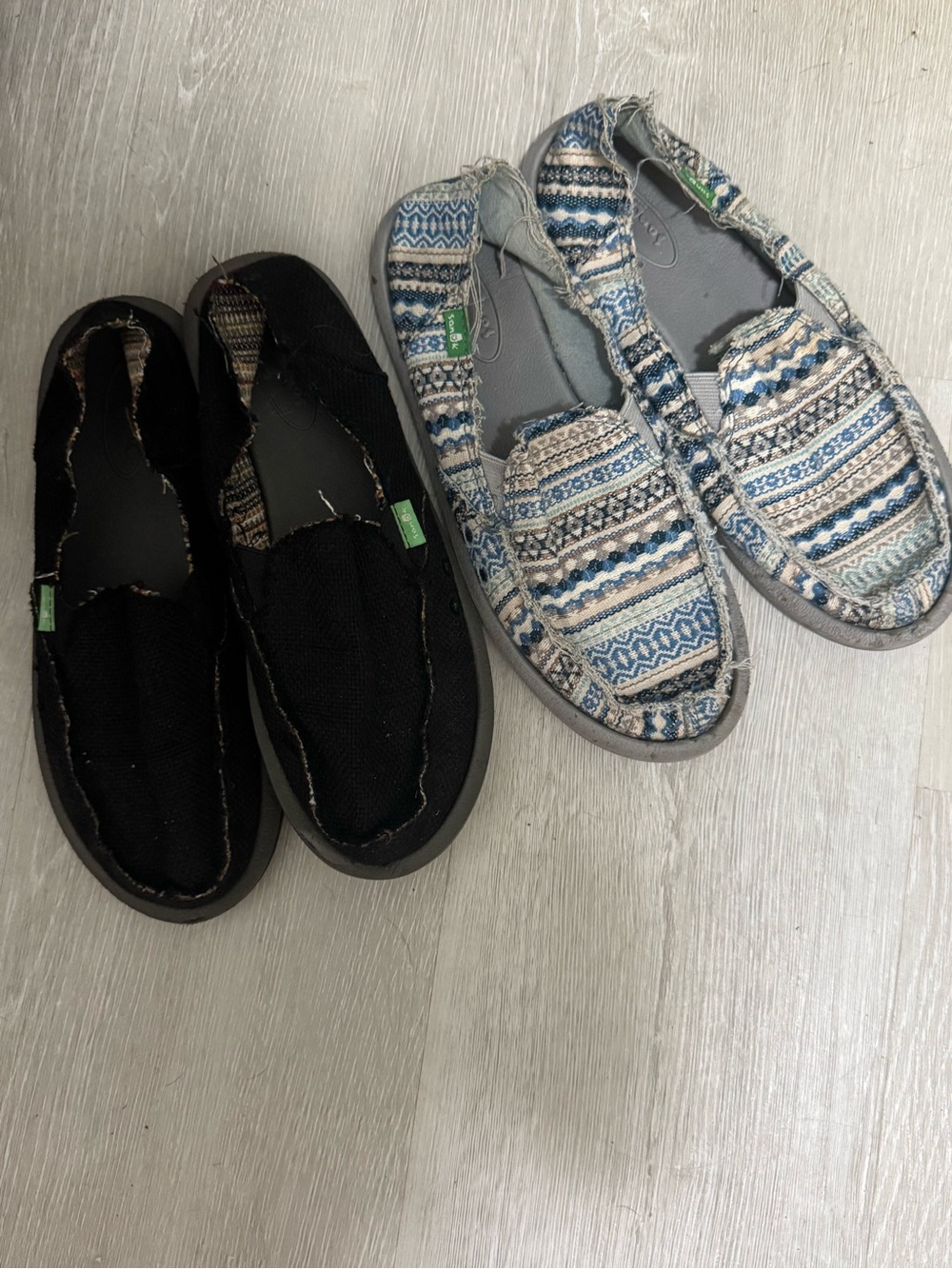Sanuk Women's Slip-On Canvas Pair in Black and Blue Pattern